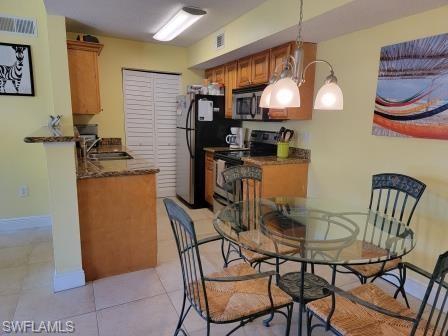 VENETIAN PALMS - Residential