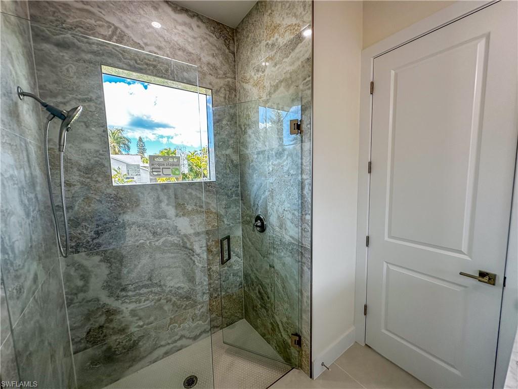 SUNSET HOMES - Residential