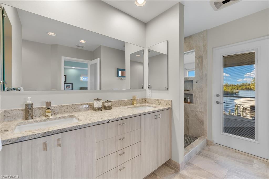 PARADISE SHORES - Residential