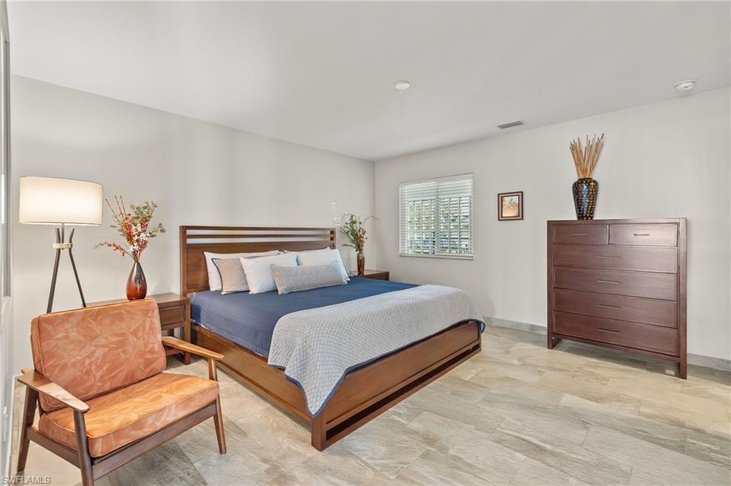 PARADISE SHORES - Residential