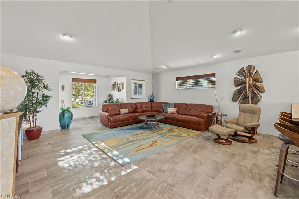 PARADISE SHORES - Residential