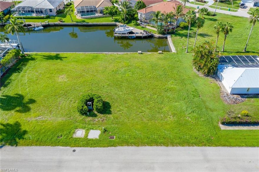 South-facing waterfront lot centrally located to the YMCA, town center and the beach. Quick boat access to the Gulf.