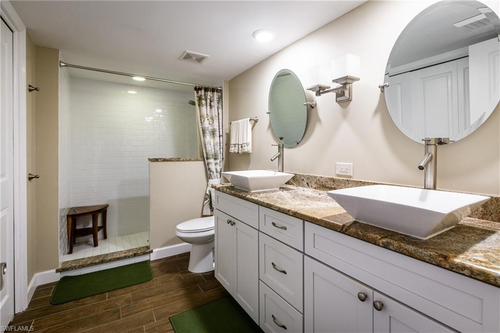 PELICAN POINT - Residential