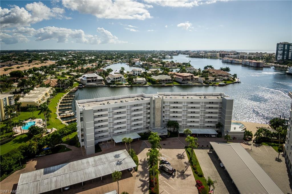 PELICAN POINT - Residential