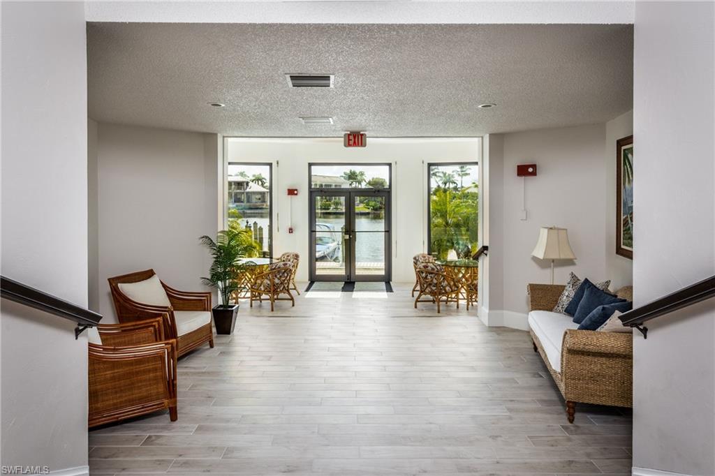 PELICAN POINT - Residential