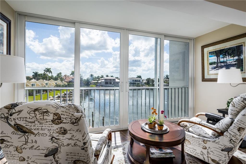 PELICAN POINT - Residential