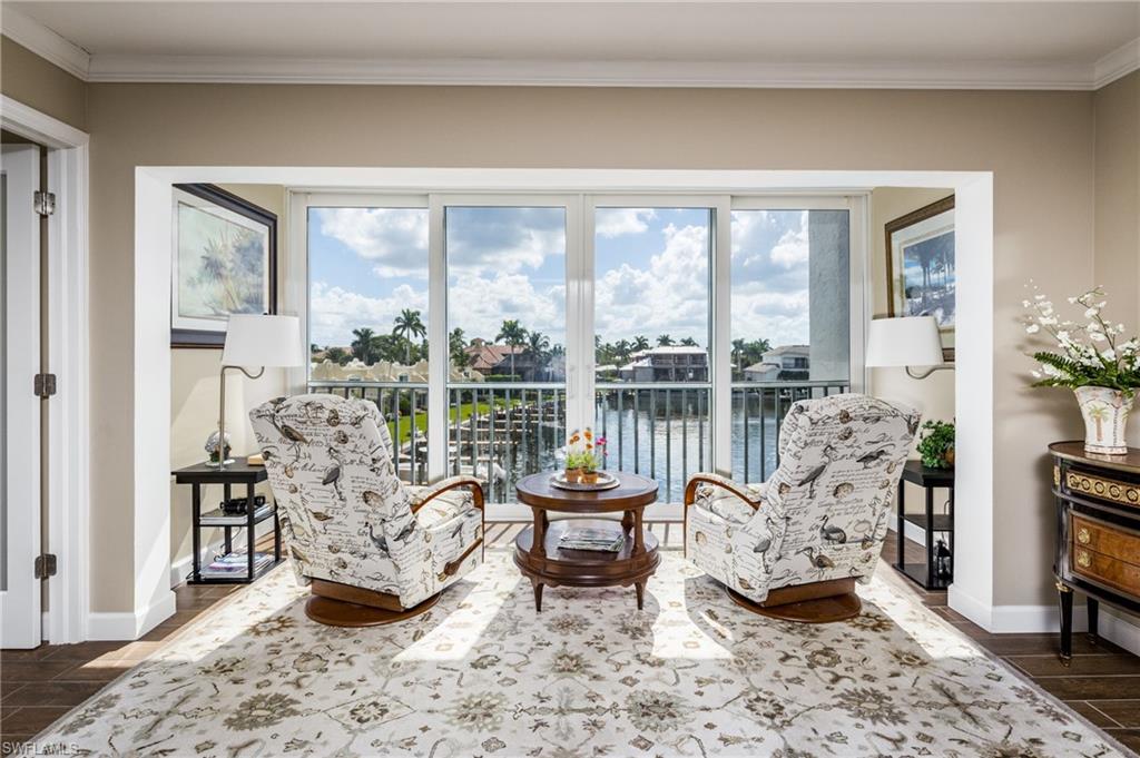 PELICAN POINT - Residential