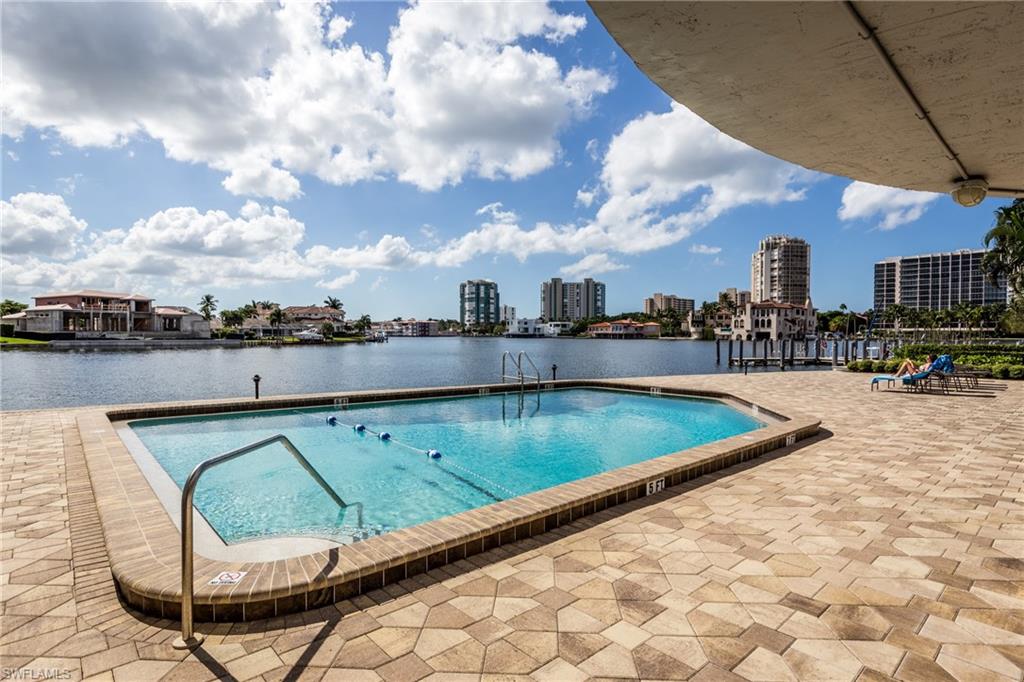 PELICAN POINT - Residential