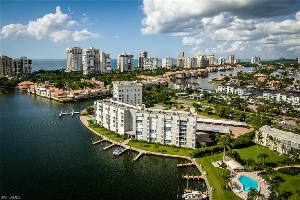 PELICAN POINT - Residential