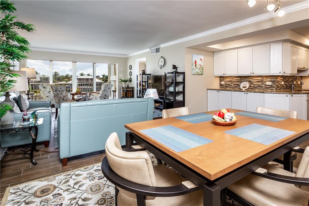 PELICAN POINT - Residential