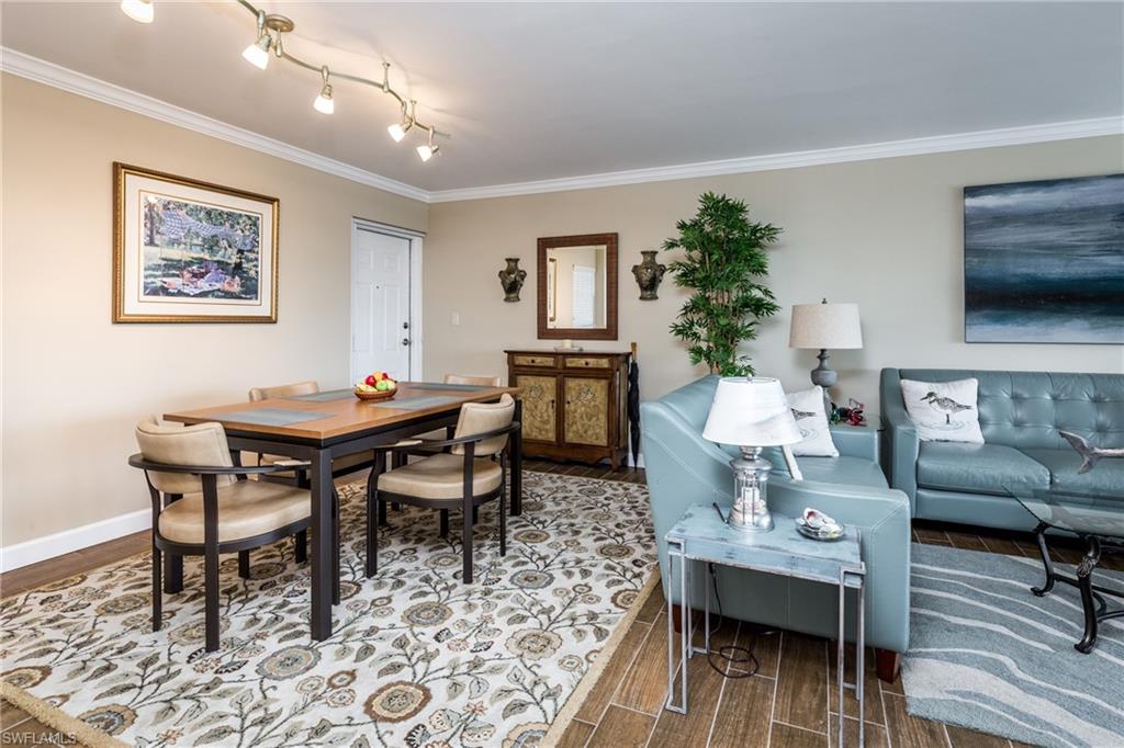 PELICAN POINT - Residential