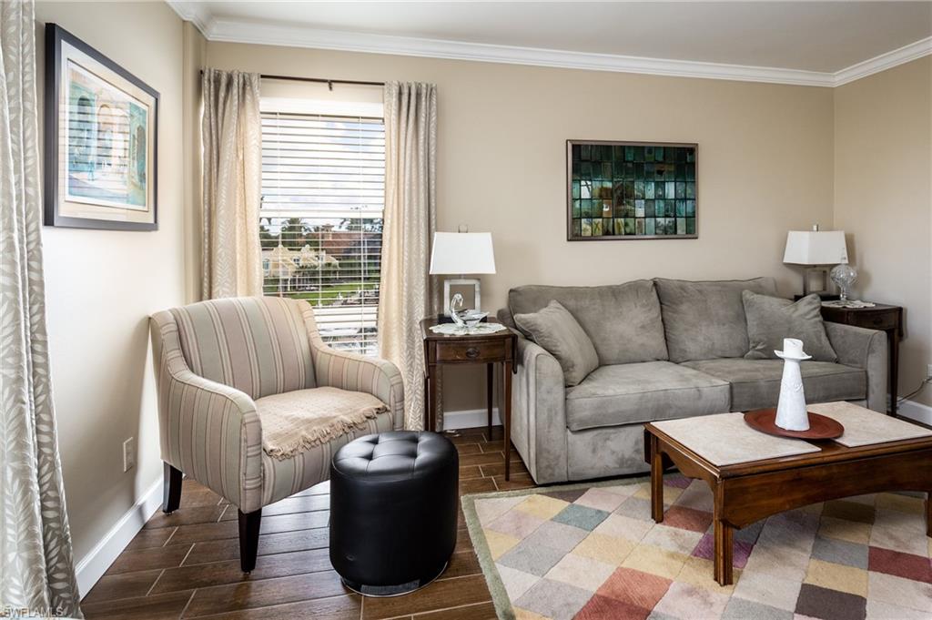 PELICAN POINT - Residential