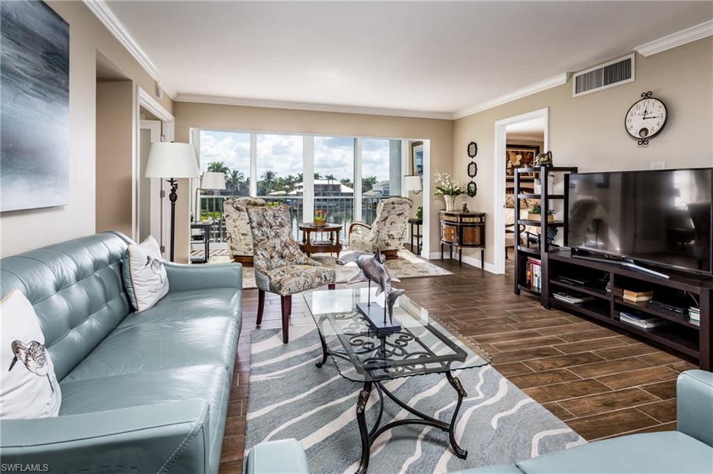 PELICAN POINT - Residential