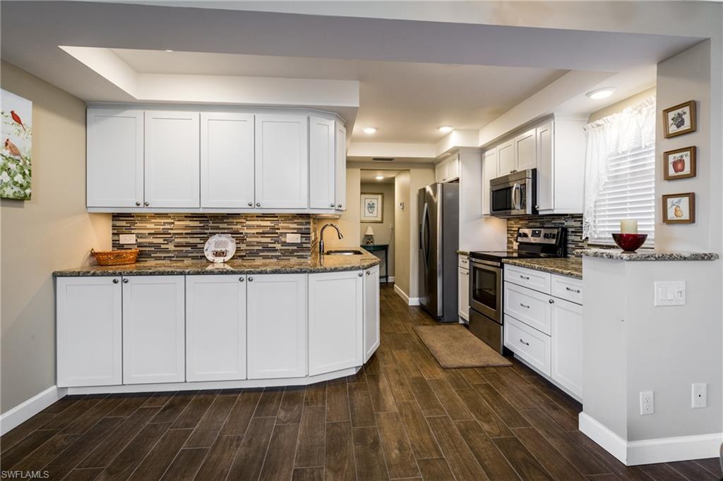 PELICAN POINT - Residential