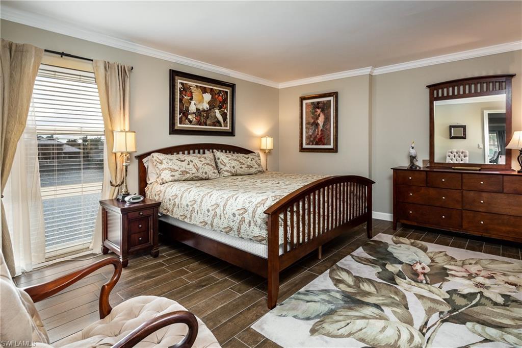 PELICAN POINT - Residential