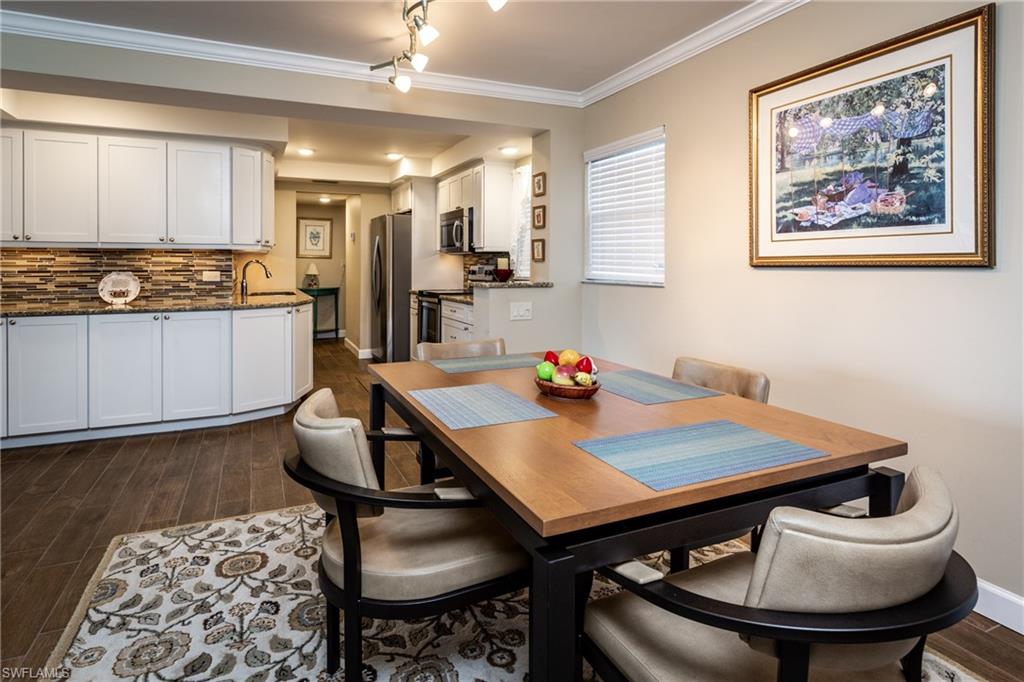 PELICAN POINT - Residential