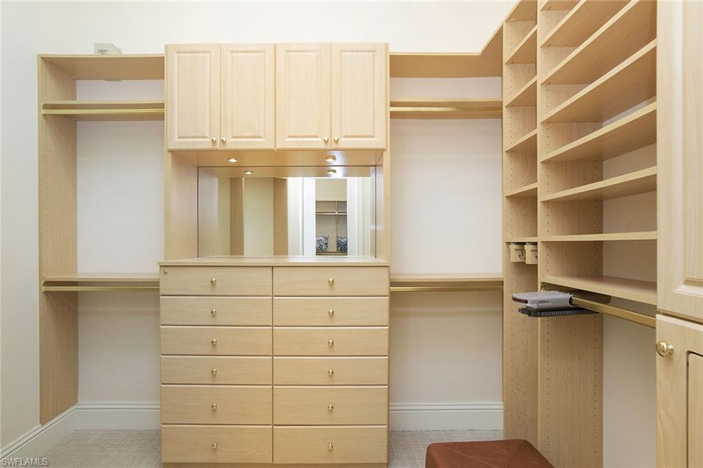 ROOKERY LAKE - Residential