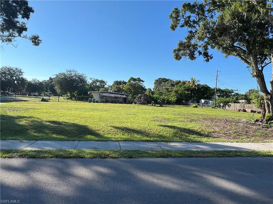 NICE LOT ON IMMOKALEE 0.34 ACRE  . BUILD YOUR DREAM HOME OR BUILD TWO HOMES ON THE SAME LOT 
CLOSE TO STORES AND SCHOOL
