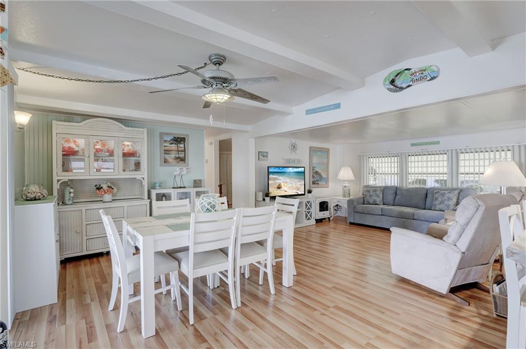 HOLIDAY MANOR - Residential