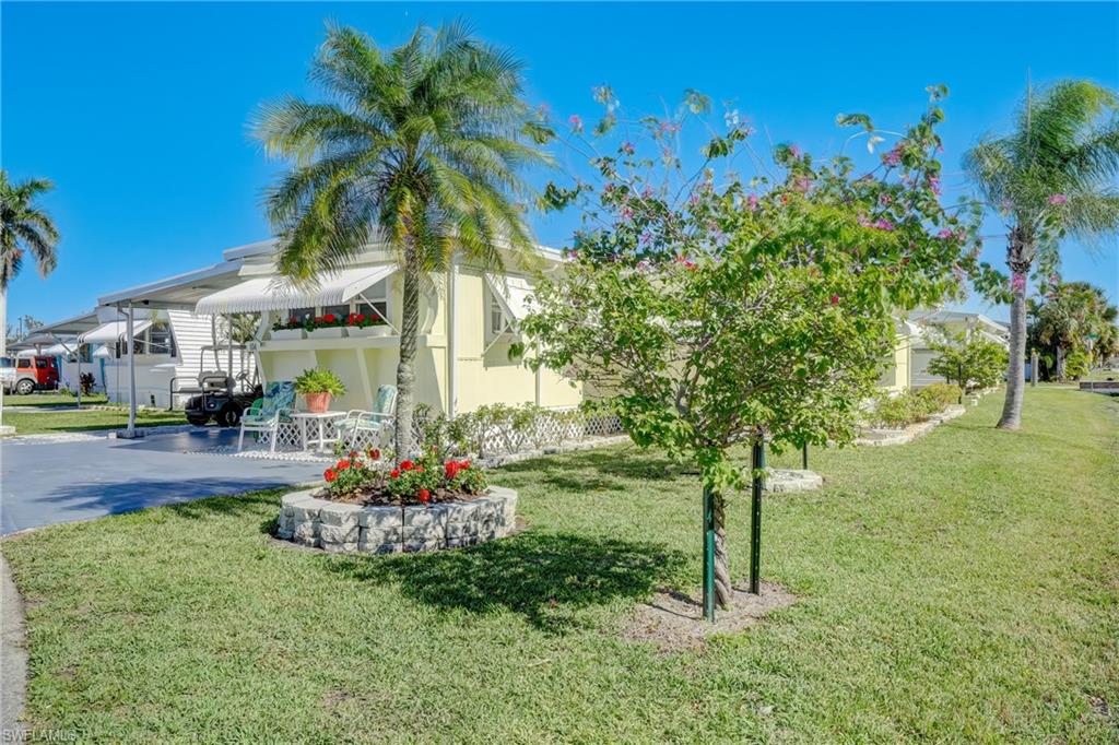 HOLIDAY MANOR - Residential