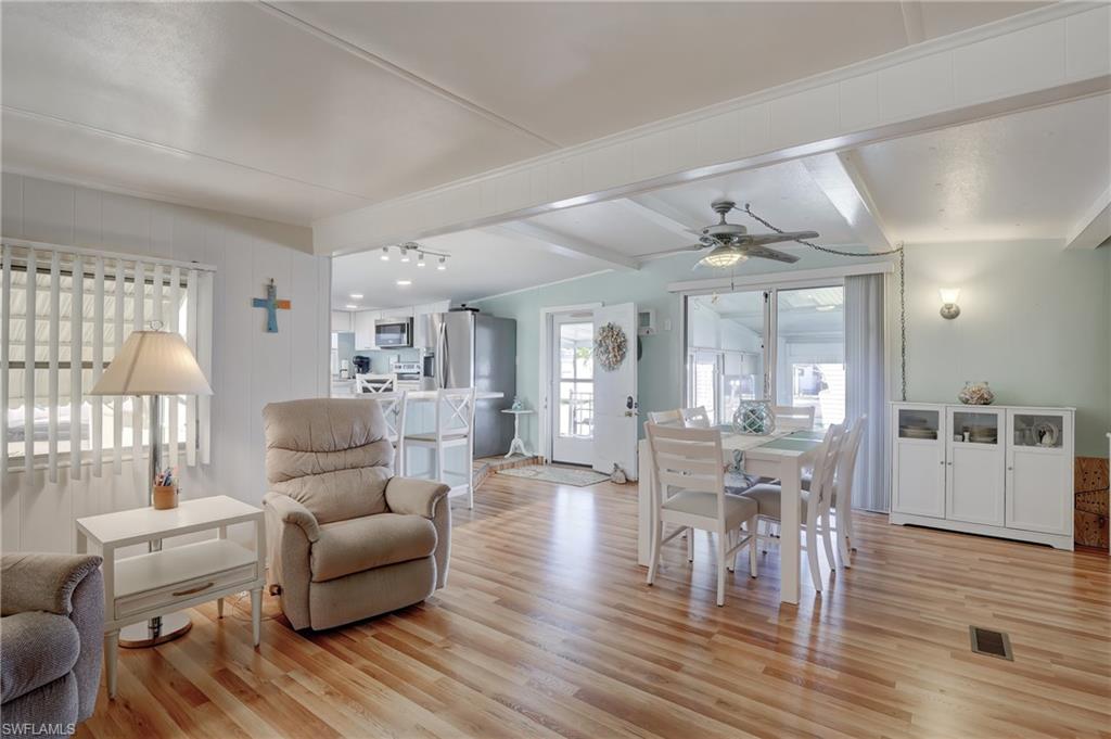 HOLIDAY MANOR - Residential