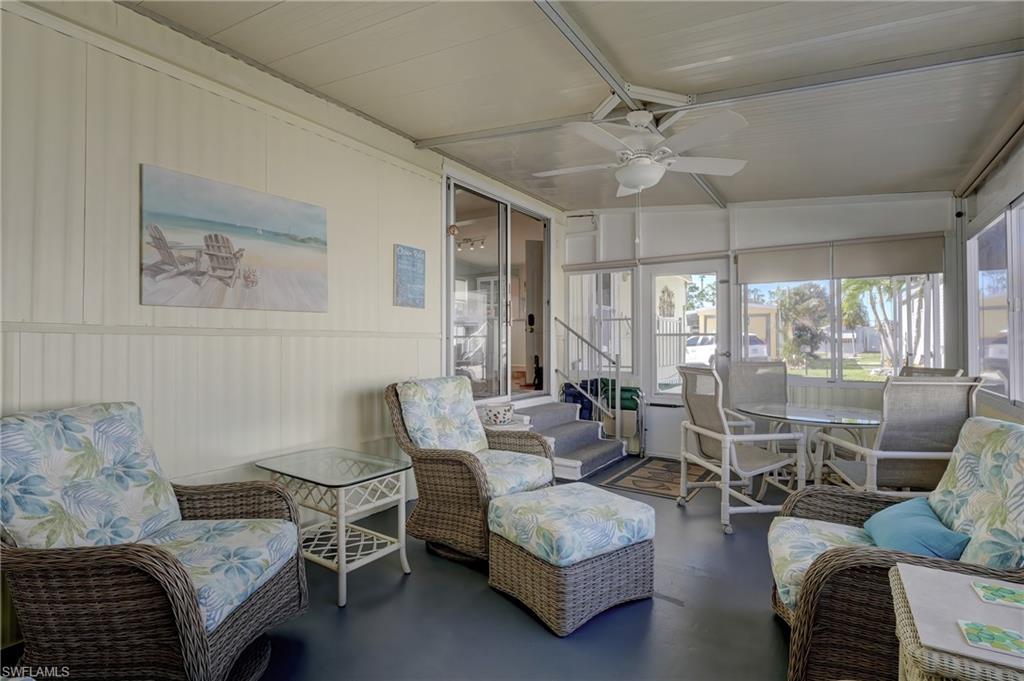 HOLIDAY MANOR - Residential