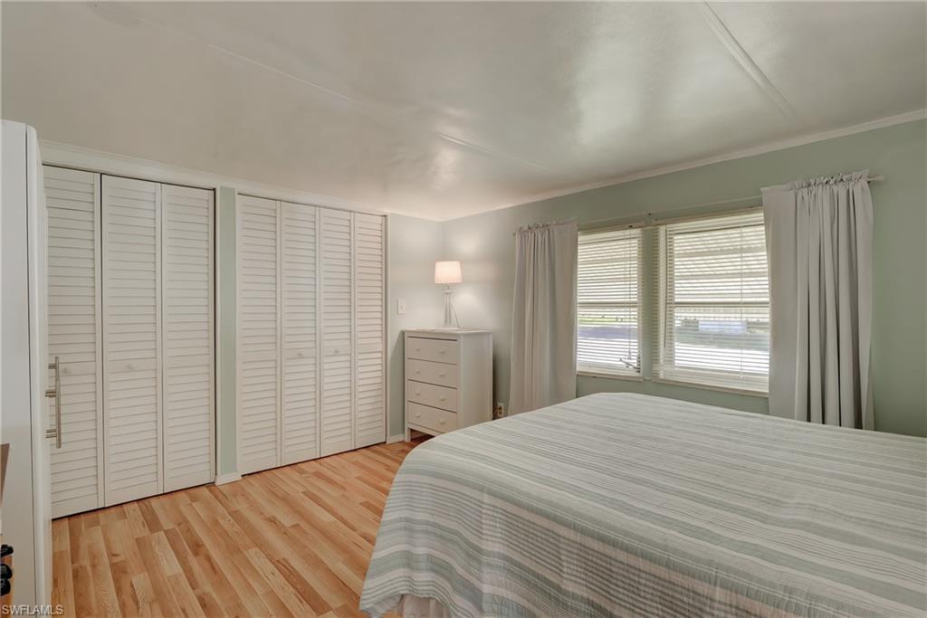 HOLIDAY MANOR - Residential