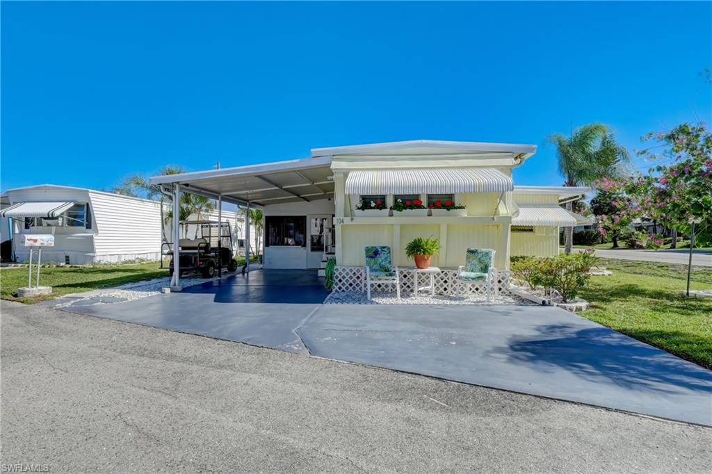 HOLIDAY MANOR - Residential