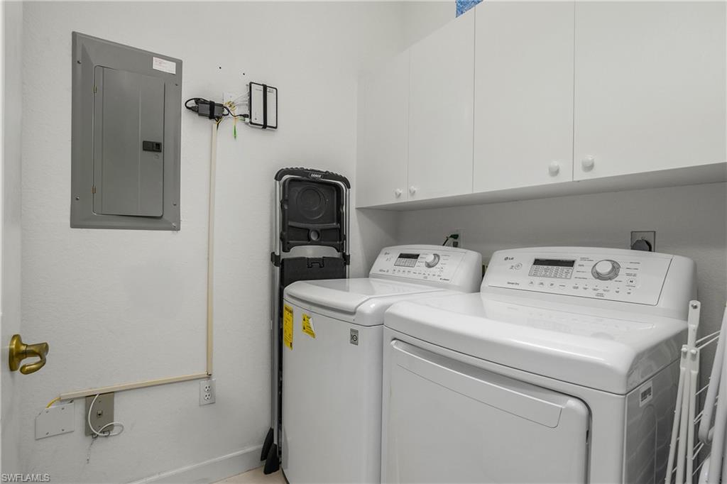 THE HAMPTONS - Residential