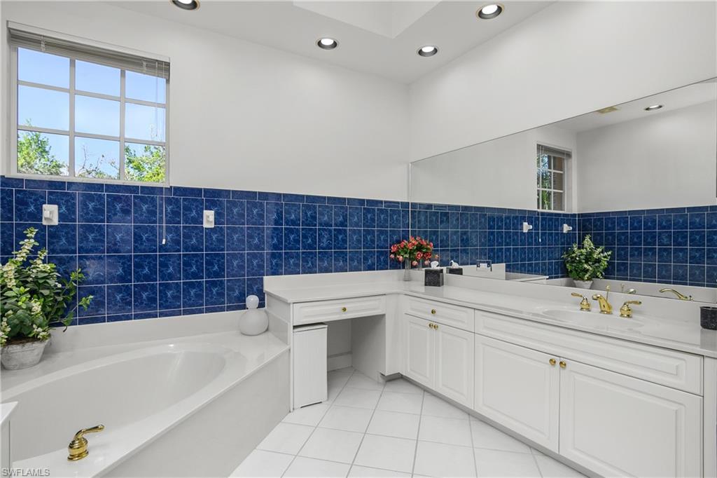 THE HAMPTONS - Residential