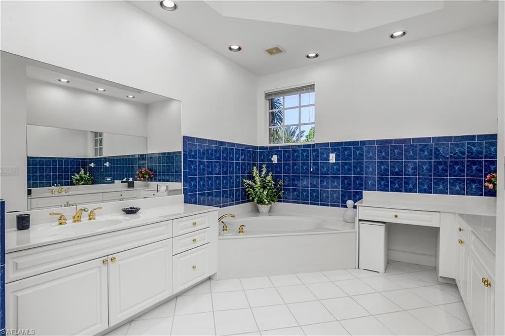 THE HAMPTONS - Residential