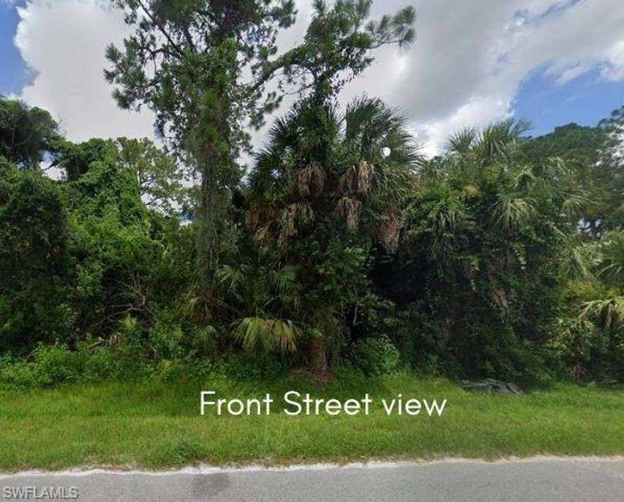 Great North Port Neighborhood within City Limits on a paved road! Close to Shopping and restaurants. X Flood zone so no flood insurance required! Come build your dream home in this area of nice homes with NO HOA!