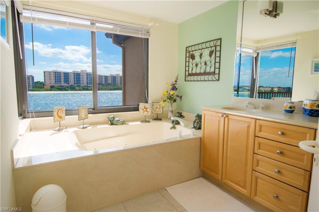 LA PENINSULA - Residential