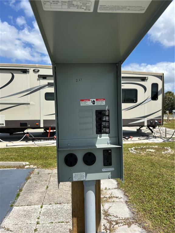 19681 261 Summerlin RD