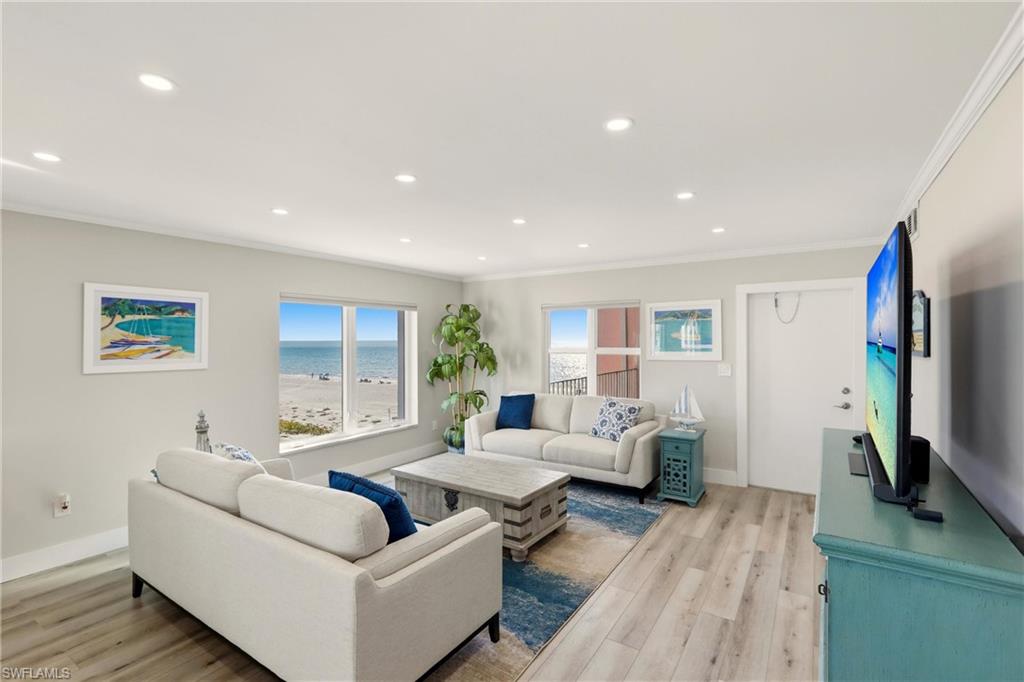 HICKORY SHORES - Residential