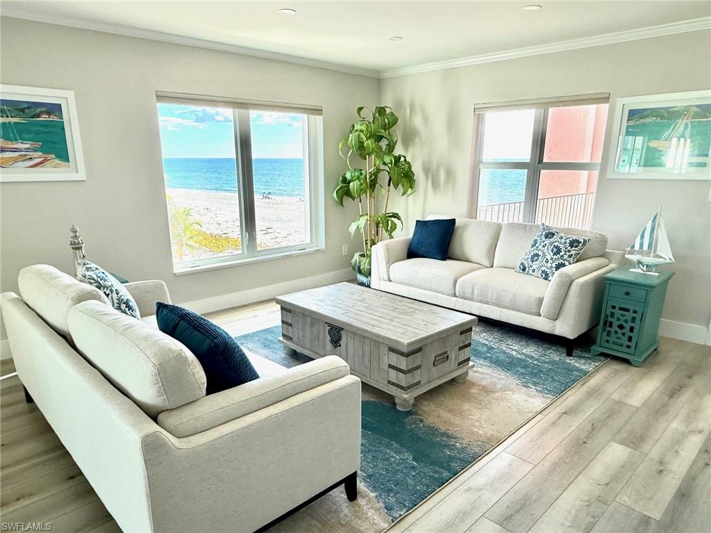 HICKORY SHORES - Residential