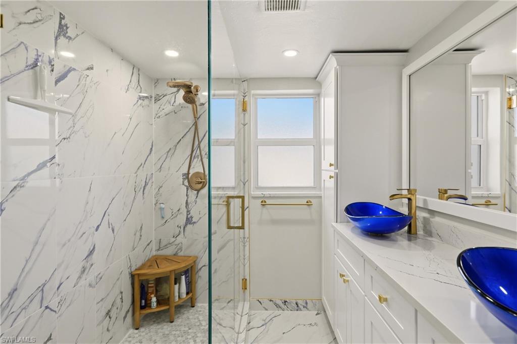 HICKORY SHORES - Residential