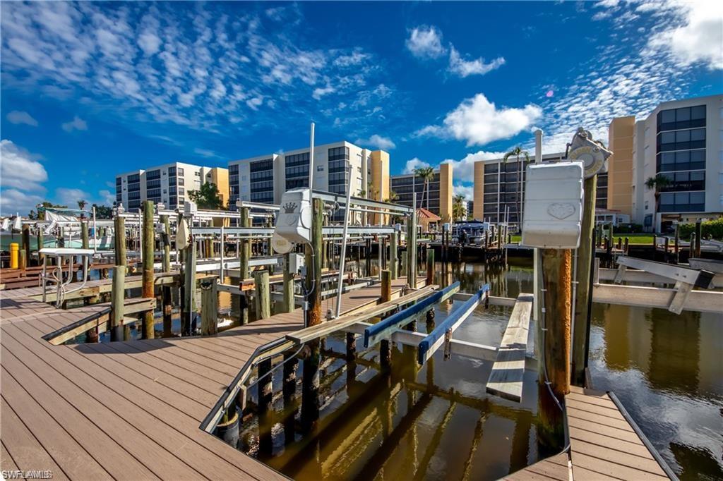ROYAL PELICAN TOWNHOUSE - Residential