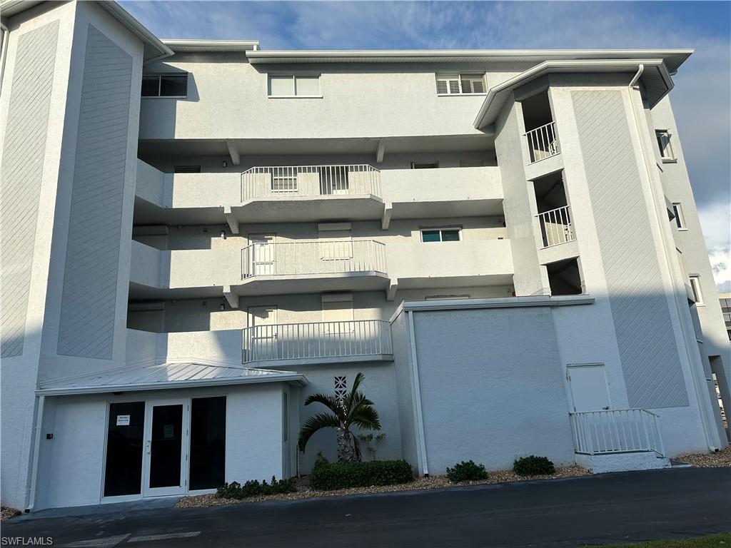 ROYAL PELICAN TOWNHOUSE - Residential