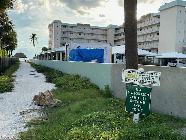 ROYAL PELICAN TOWNHOUSE - Residential
