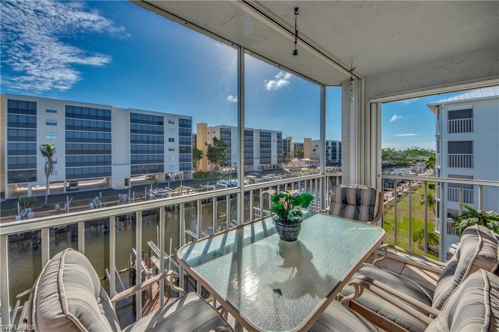 ROYAL PELICAN TOWNHOUSE - Residential