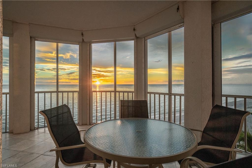 BAREFOOT BEACH CLUB - Residential