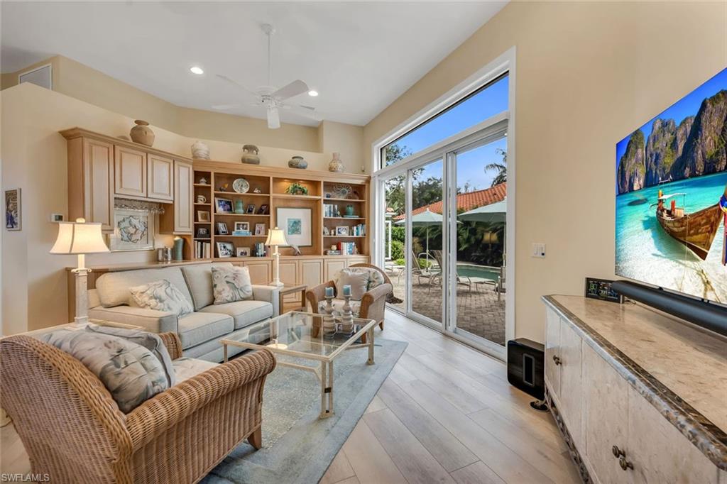 MIRA LAGO - Residential