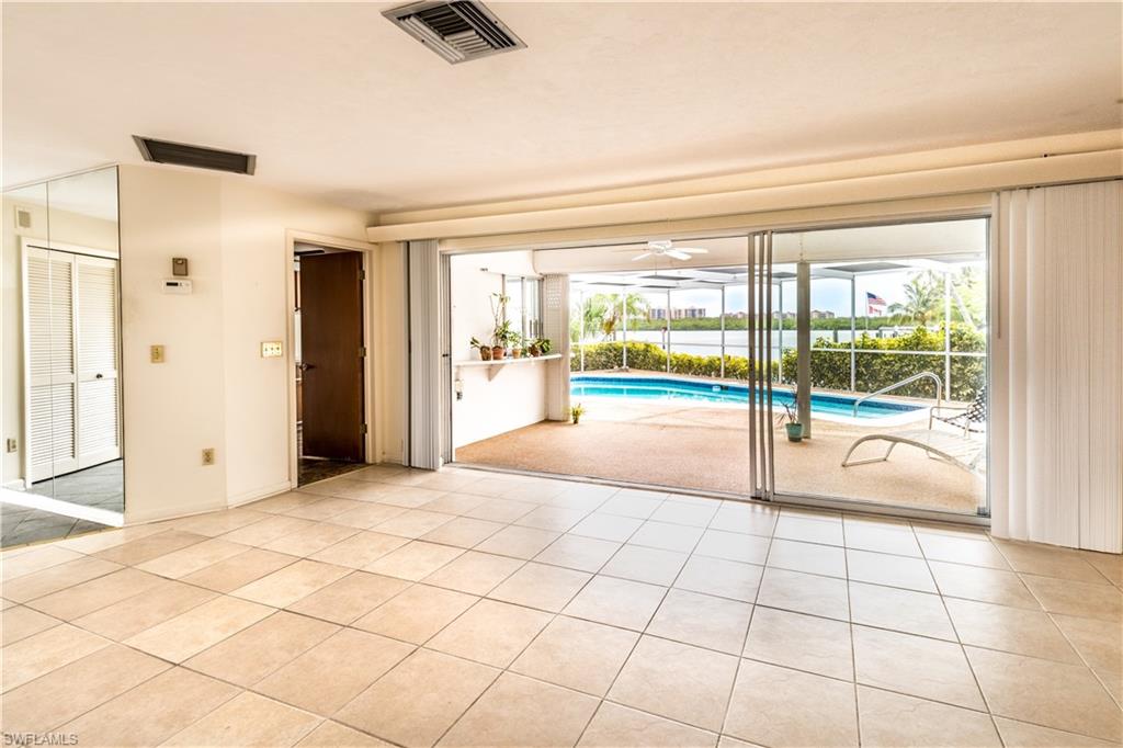 MARCO BEACH - Residential