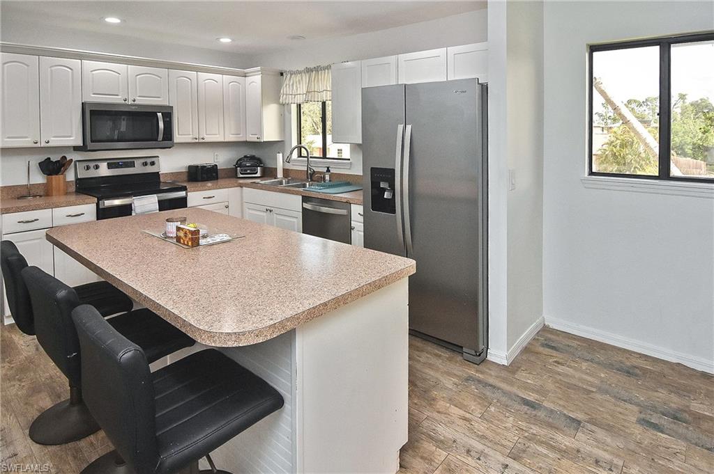 SAN CARLOS PARK - Residential