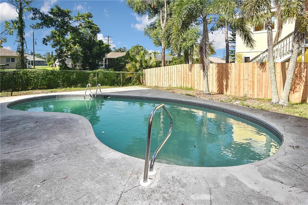 SAN CARLOS PARK - Residential