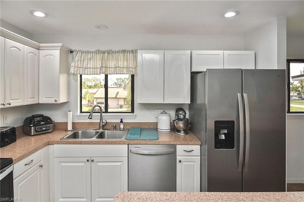 SAN CARLOS PARK - Residential