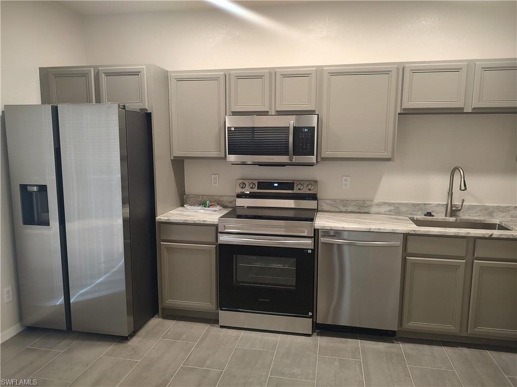 BELLA VIDA - Residential Lease