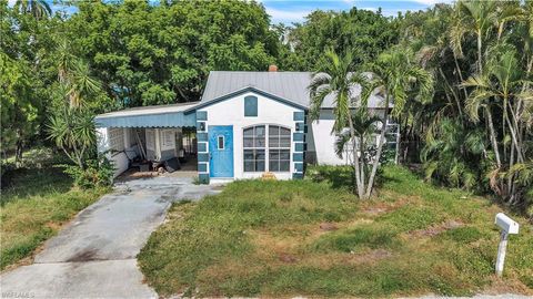 2055 Waltman ST FORT MYERS FL 33901