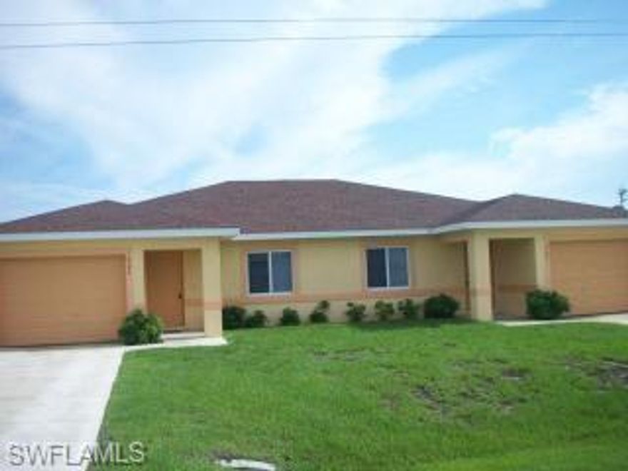 Lovely 2/2 with a den bedroom duplex available in Lehigh Acres. Fresh paint and tile throughout.